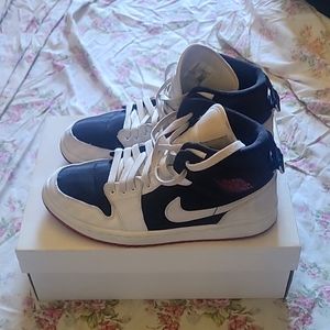Jordan 1 Mid